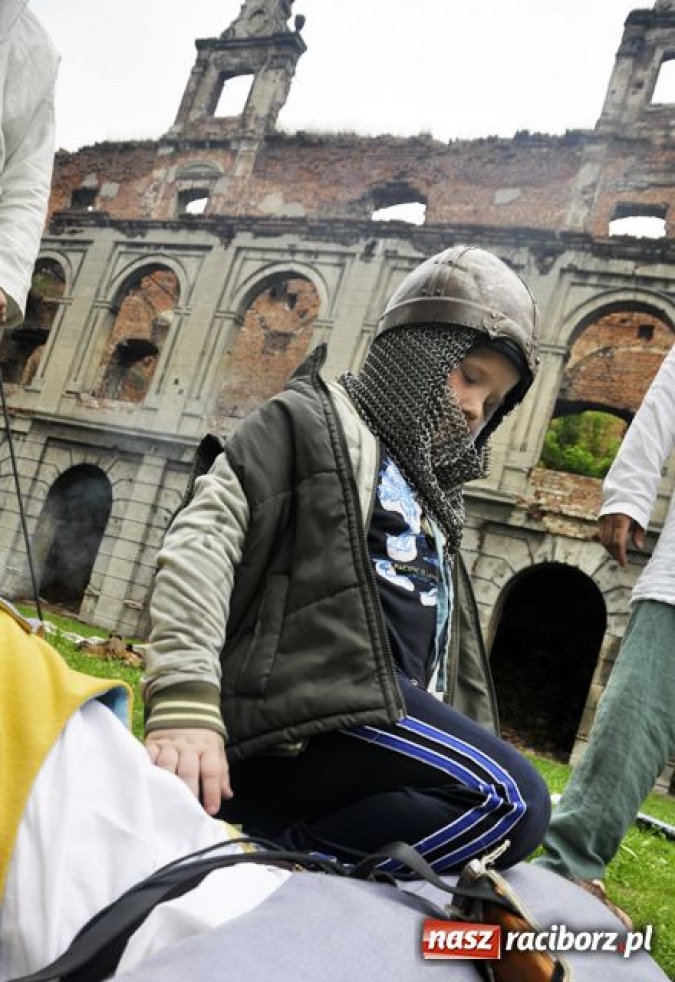 Zdjęcie w galerii na portalu naszraciborz.pl: Noc Świętojańska pod zamkiem wiadomości z regionu