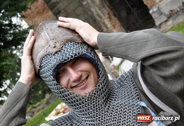 Zdjęcie w galerii na portalu naszraciborz.pl: Noc Świętojańska pod zamkiem wiadomości z regionu