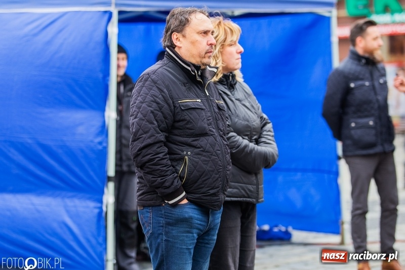 Zdjęcie w galerii na portalu naszraciborz.pl: Oficjalne otwarcie Jarmarku Wielkanocnego na Rynku wiadomości z regionu