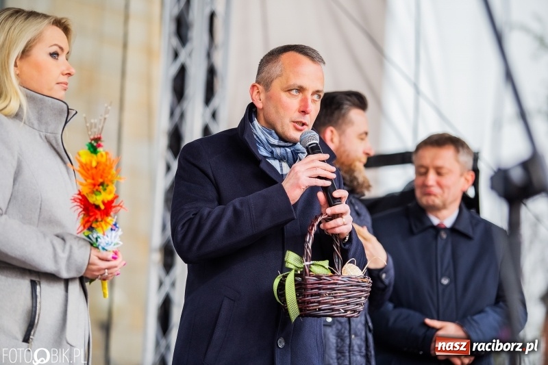 Zdjęcie w galerii na portalu naszraciborz.pl: Oficjalne otwarcie Jarmarku Wielkanocnego na Rynku wiadomości z regionu