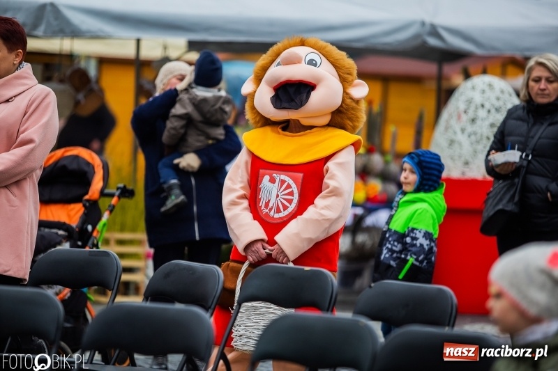 Zdjęcie w galerii na portalu naszraciborz.pl: Oficjalne otwarcie Jarmarku Wielkanocnego na Rynku wiadomości z regionu