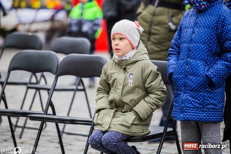 Zdjęcie w galerii na portalu naszraciborz.pl: Oficjalne otwarcie Jarmarku Wielkanocnego na Rynku wiadomości z regionu