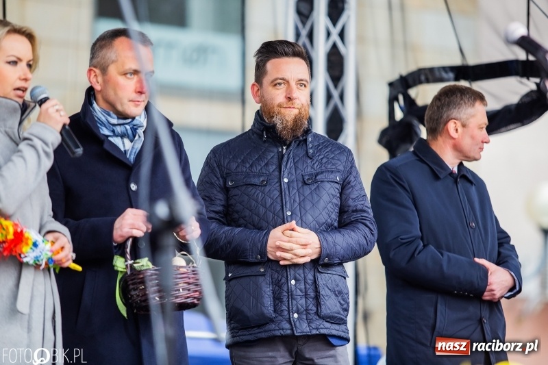 Zdjęcie w galerii na portalu naszraciborz.pl: Oficjalne otwarcie Jarmarku Wielkanocnego na Rynku wiadomości z regionu