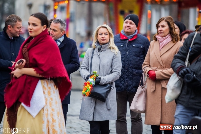 Zdjęcie w galerii na portalu naszraciborz.pl: Oficjalne otwarcie Jarmarku Wielkanocnego na Rynku wiadomości z regionu