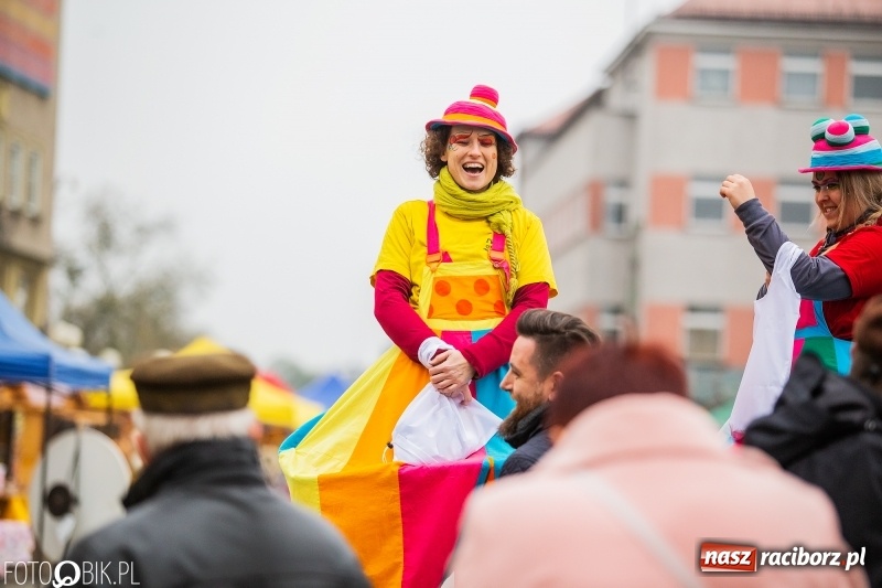 Zdjęcie w galerii na portalu naszraciborz.pl: Oficjalne otwarcie Jarmarku Wielkanocnego na Rynku wiadomości z regionu