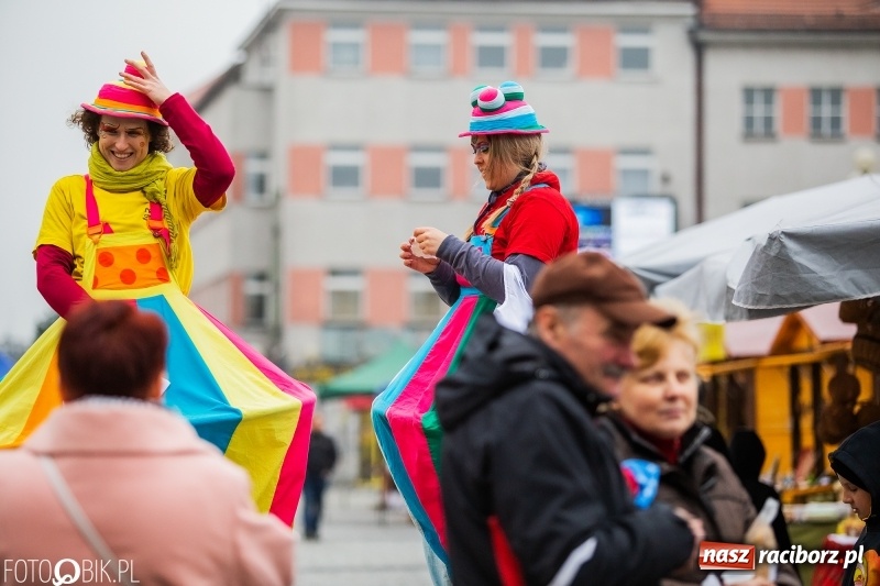 Zdjęcie w galerii na portalu naszraciborz.pl: Oficjalne otwarcie Jarmarku Wielkanocnego na Rynku wiadomości z regionu