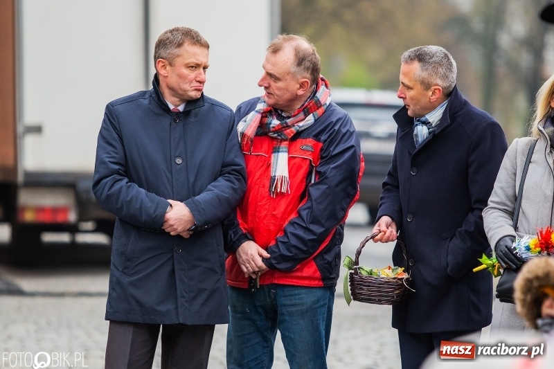 Zdjęcie w galerii na portalu naszraciborz.pl: Oficjalne otwarcie Jarmarku Wielkanocnego na Rynku wiadomości z regionu