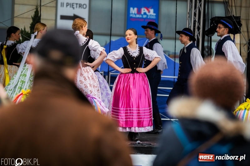 Zdjęcie w galerii na portalu naszraciborz.pl: Oficjalne otwarcie Jarmarku Wielkanocnego na Rynku wiadomości z regionu