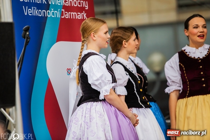 Zdjęcie w galerii na portalu naszraciborz.pl: Oficjalne otwarcie Jarmarku Wielkanocnego na Rynku wiadomości z regionu