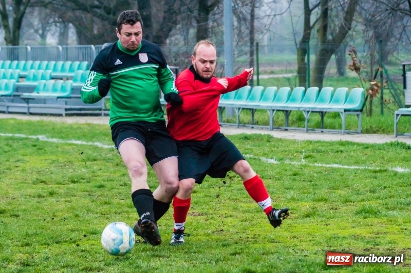 Zdjęcie w galerii na portalu naszraciborz.pl: C klasa: Nieudana inauguracja Wichru Płonia wiadomości z regionu