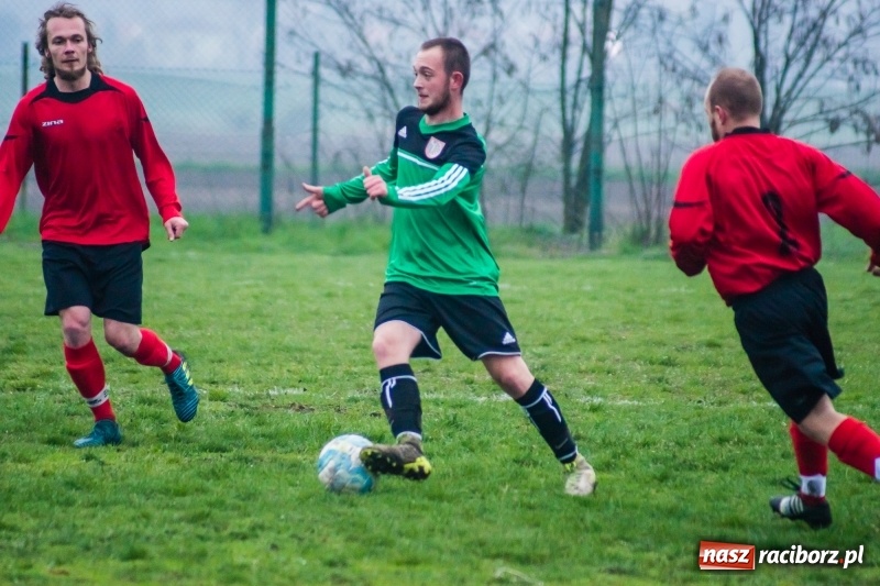 Zdjęcie w galerii na portalu naszraciborz.pl: C klasa: Nieudana inauguracja Wichru Płonia wiadomości z regionu