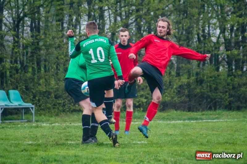 Zdjęcie w galerii na portalu naszraciborz.pl: C klasa: Nieudana inauguracja Wichru Płonia wiadomości z regionu