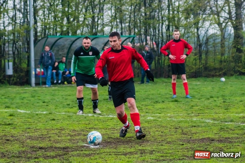 Zdjęcie w galerii na portalu naszraciborz.pl: C klasa: Nieudana inauguracja Wichru Płonia wiadomości z regionu