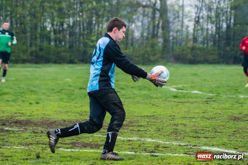 Zdjęcie w galerii na portalu naszraciborz.pl: C klasa: Nieudana inauguracja Wichru Płonia wiadomości z regionu