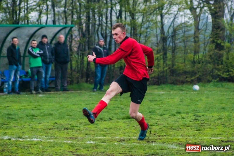 Zdjęcie w galerii na portalu naszraciborz.pl: C klasa: Nieudana inauguracja Wichru Płonia wiadomości z regionu