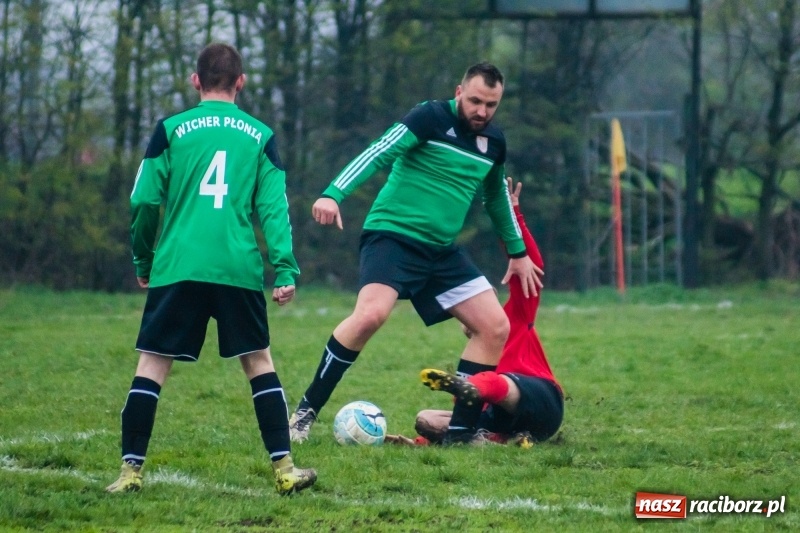 Zdjęcie w galerii na portalu naszraciborz.pl: C klasa: Nieudana inauguracja Wichru Płonia wiadomości z regionu