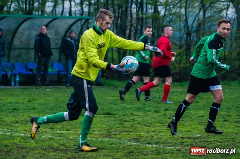 Zdjęcie w galerii na portalu naszraciborz.pl: C klasa: Nieudana inauguracja Wichru Płonia wiadomości z regionu