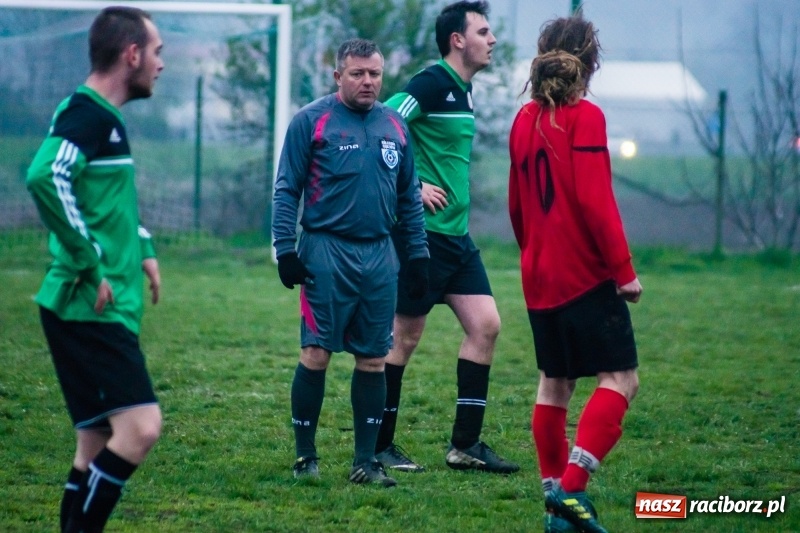 Zdjęcie w galerii na portalu naszraciborz.pl: C klasa: Nieudana inauguracja Wichru Płonia wiadomości z regionu