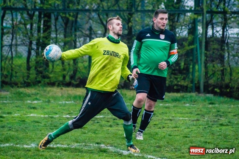 Zdjęcie w galerii na portalu naszraciborz.pl: C klasa: Nieudana inauguracja Wichru Płonia wiadomości z regionu