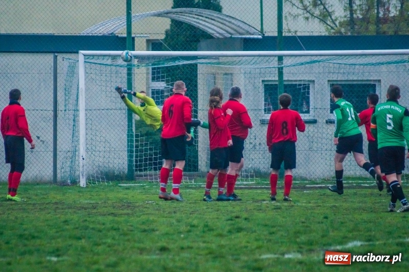 Zdjęcie w galerii na portalu naszraciborz.pl: C klasa: Nieudana inauguracja Wichru Płonia wiadomości z regionu