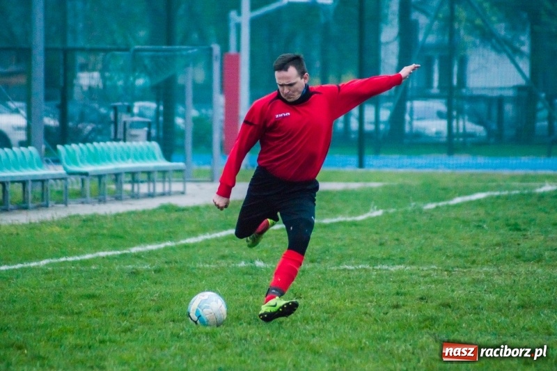 Zdjęcie w galerii na portalu naszraciborz.pl: C klasa: Nieudana inauguracja Wichru Płonia wiadomości z regionu