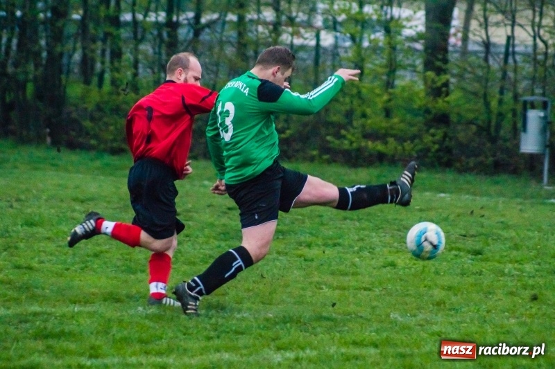 Zdjęcie w galerii na portalu naszraciborz.pl: C klasa: Nieudana inauguracja Wichru Płonia wiadomości z regionu