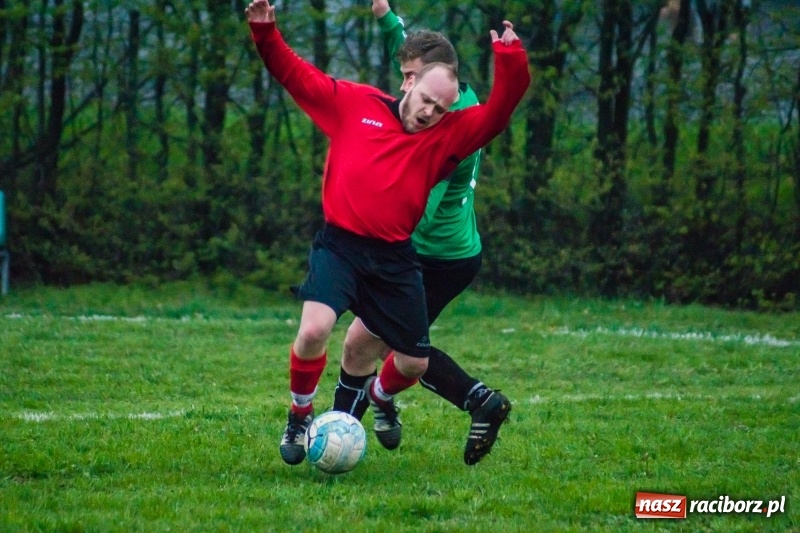 Zdjęcie w galerii na portalu naszraciborz.pl: C klasa: Nieudana inauguracja Wichru Płonia wiadomości z regionu