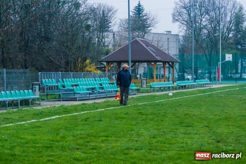 Zdjęcie w galerii na portalu naszraciborz.pl: C klasa: Nieudana inauguracja Wichru Płonia wiadomości z regionu
