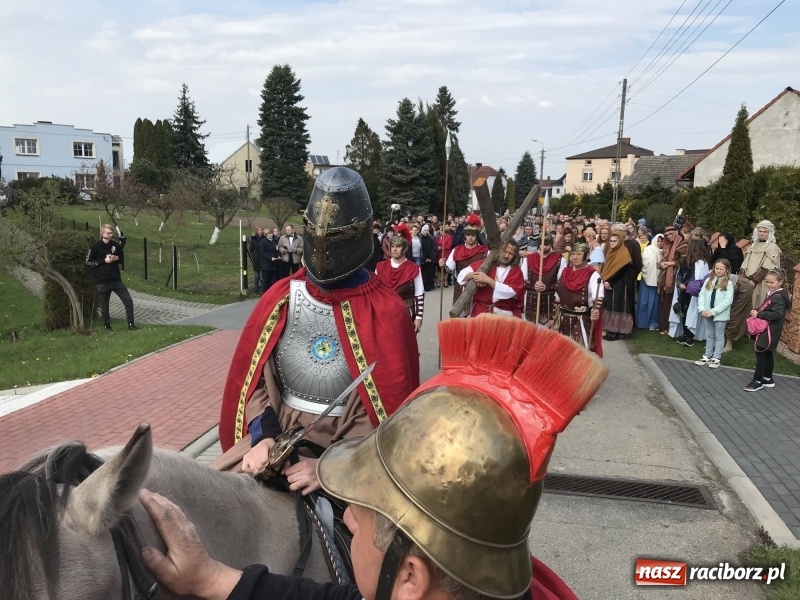 Zdjęcie w galerii na portalu naszraciborz.pl: Misterium Męki Pańskiej w Krzyżanowicach [FOTO i WIDEO]  wiadomości z regionu