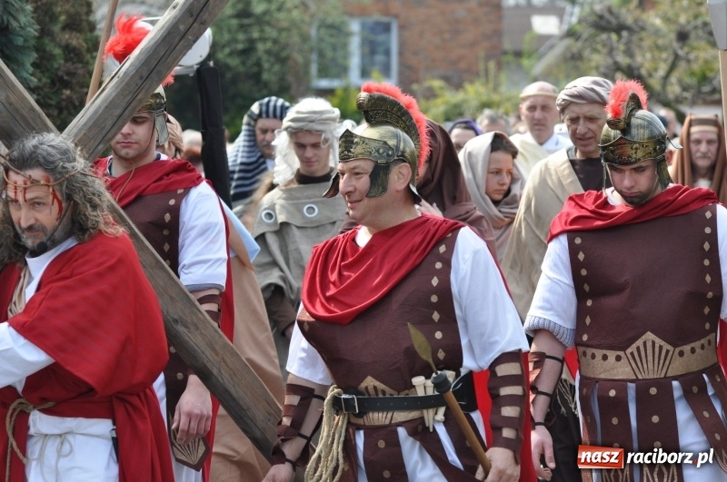 Zdjęcie w galerii na portalu naszraciborz.pl: Misterium Męki Pańskiej w Krzyżanowicach [FOTO i WIDEO]  wiadomości z regionu