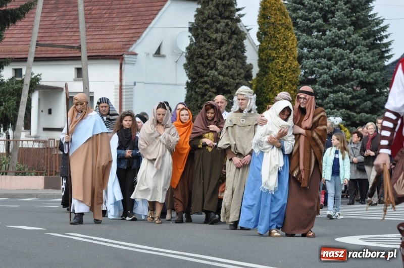 Zdjęcie w galerii na portalu naszraciborz.pl: Misterium Męki Pańskiej w Krzyżanowicach [FOTO i WIDEO]  wiadomości z regionu
