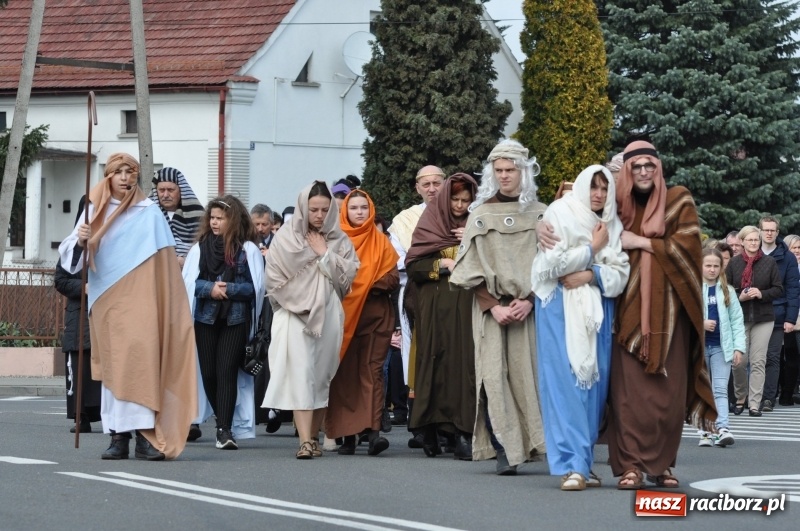 Zdjęcie w galerii na portalu naszraciborz.pl: Misterium Męki Pańskiej w Krzyżanowicach [FOTO i WIDEO]  wiadomości z regionu