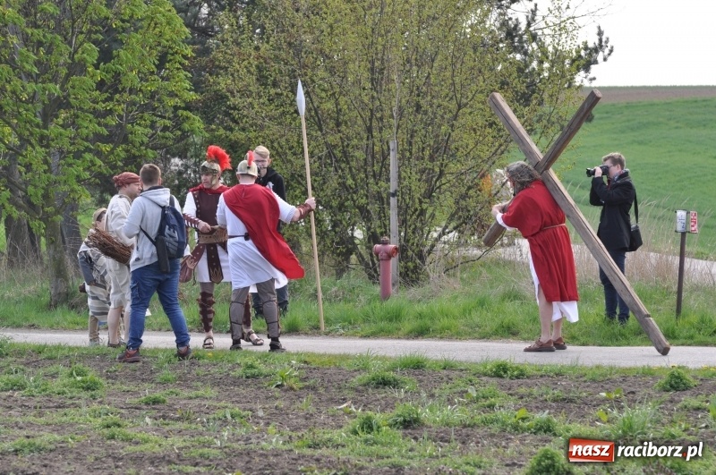 Zdjęcie w galerii na portalu naszraciborz.pl: Misterium Męki Pańskiej w Krzyżanowicach [FOTO i WIDEO]  wiadomości z regionu