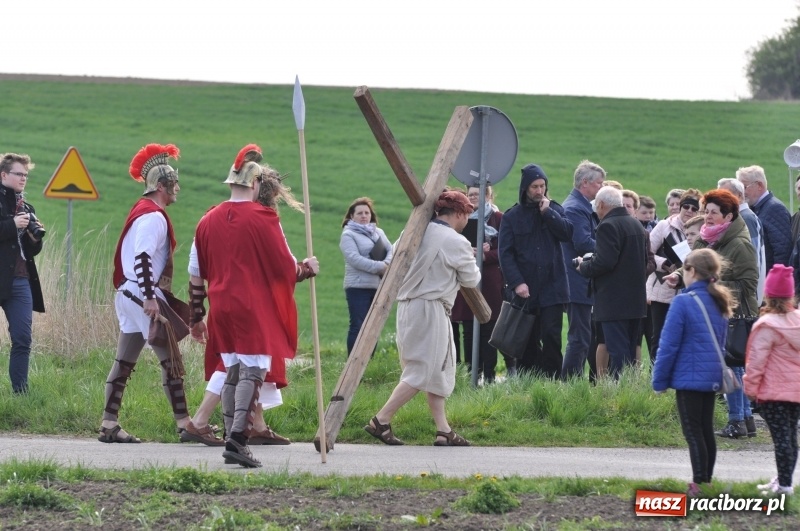 Zdjęcie w galerii na portalu naszraciborz.pl: Misterium Męki Pańskiej w Krzyżanowicach [FOTO i WIDEO]  wiadomości z regionu