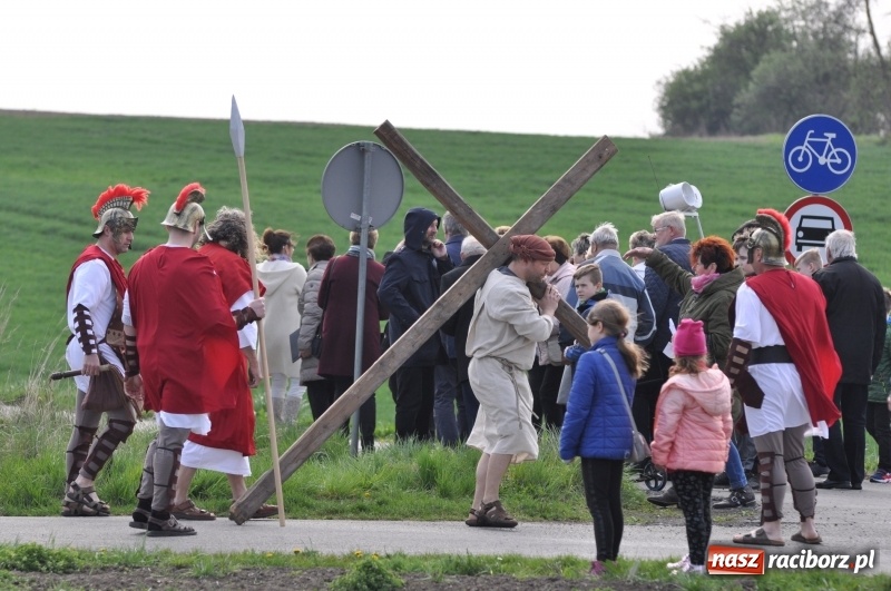 Zdjęcie w galerii na portalu naszraciborz.pl: Misterium Męki Pańskiej w Krzyżanowicach [FOTO i WIDEO]  wiadomości z regionu