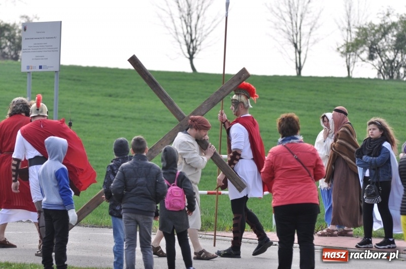 Zdjęcie w galerii na portalu naszraciborz.pl: Misterium Męki Pańskiej w Krzyżanowicach [FOTO i WIDEO]  wiadomości z regionu