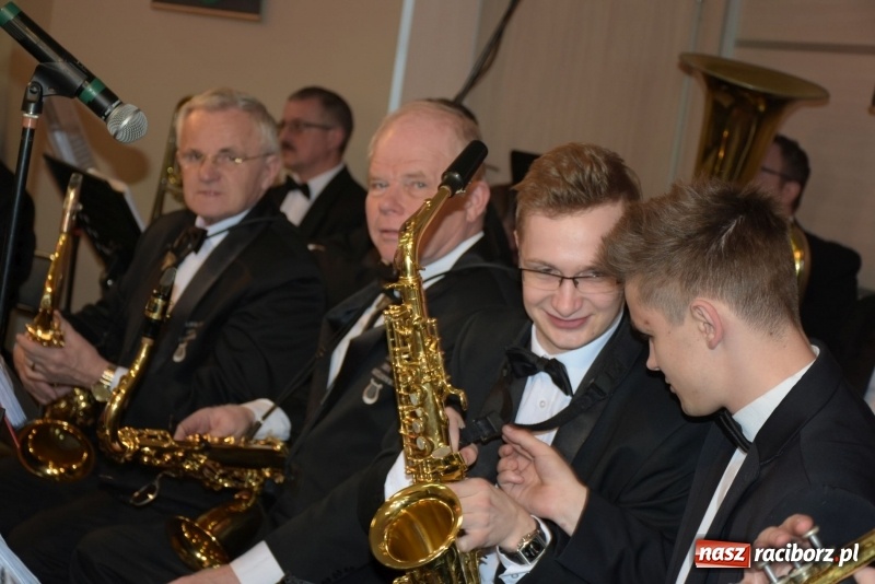 Zdjęcie w galerii na portalu naszraciborz.pl: Na słodko i przy muzyce. Kiermasz w Tworkowie [FOTO i WIDEO] wiadomości z regionu