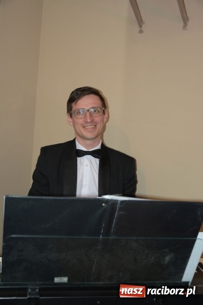 Zdjęcie w galerii na portalu naszraciborz.pl: Na słodko i przy muzyce. Kiermasz w Tworkowie [FOTO i WIDEO] wiadomości z regionu