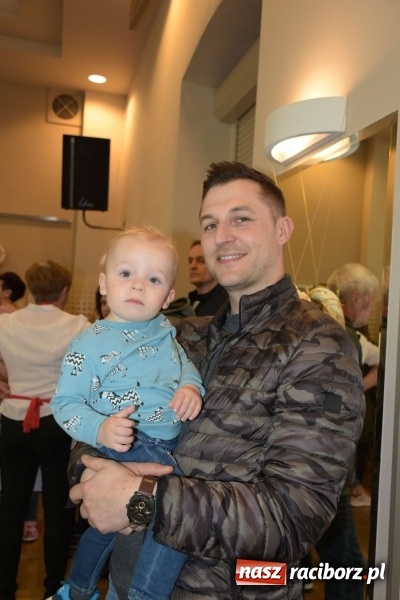 Zdjęcie w galerii na portalu naszraciborz.pl: Na słodko i przy muzyce. Kiermasz w Tworkowie [FOTO i WIDEO] wiadomości z regionu