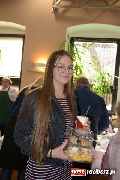 Zdjęcie w galerii na portalu naszraciborz.pl: Na słodko i przy muzyce. Kiermasz w Tworkowie [FOTO i WIDEO] wiadomości z regionu