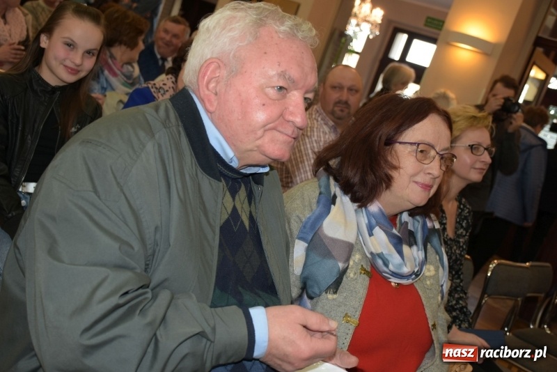 Zdjęcie w galerii na portalu naszraciborz.pl: Na słodko i przy muzyce. Kiermasz w Tworkowie [FOTO i WIDEO] wiadomości z regionu