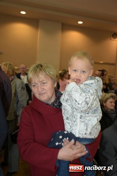 Zdjęcie w galerii na portalu naszraciborz.pl: Na słodko i przy muzyce. Kiermasz w Tworkowie [FOTO i WIDEO] wiadomości z regionu