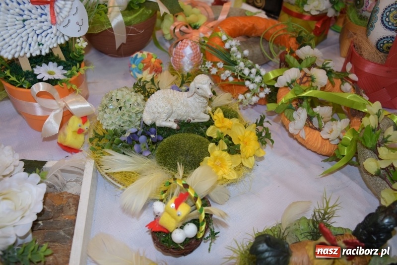 Zdjęcie w galerii na portalu naszraciborz.pl: Na słodko i przy muzyce. Kiermasz w Tworkowie [FOTO i WIDEO] wiadomości z regionu