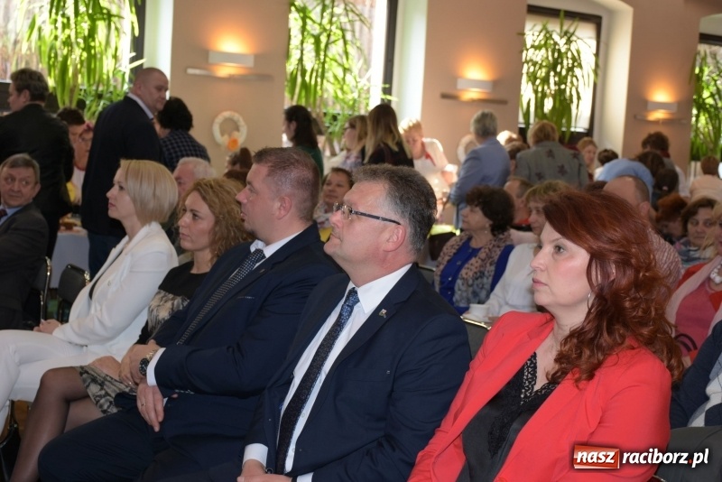 Zdjęcie w galerii na portalu naszraciborz.pl: Na słodko i przy muzyce. Kiermasz w Tworkowie [FOTO i WIDEO] wiadomości z regionu