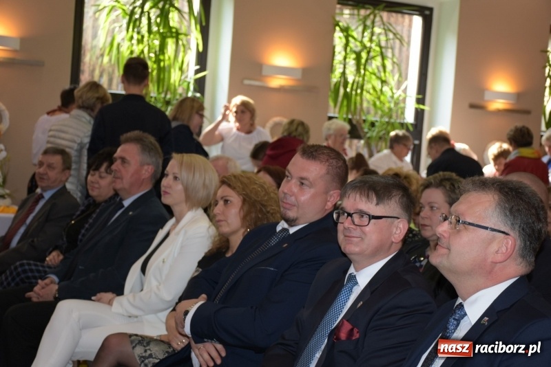 Zdjęcie w galerii na portalu naszraciborz.pl: Na słodko i przy muzyce. Kiermasz w Tworkowie [FOTO i WIDEO] wiadomości z regionu