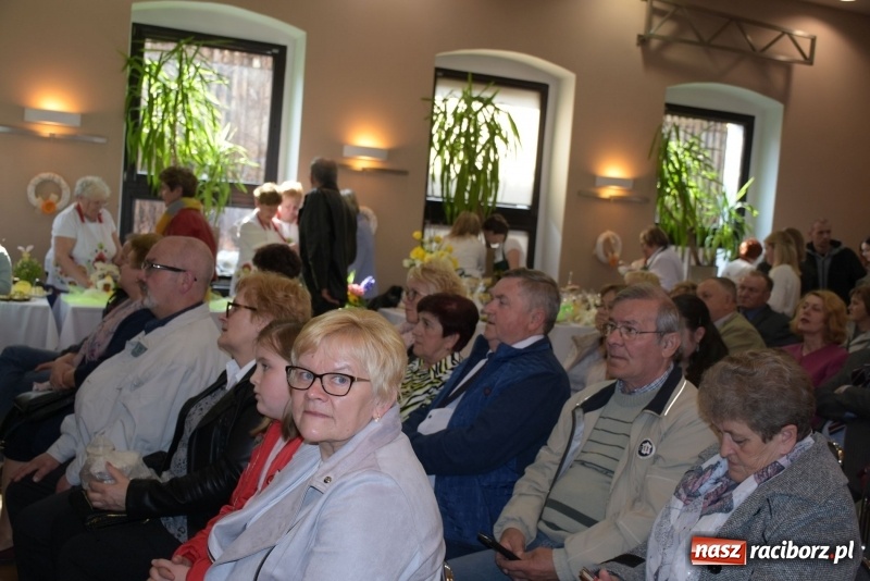Zdjęcie w galerii na portalu naszraciborz.pl: Na słodko i przy muzyce. Kiermasz w Tworkowie [FOTO i WIDEO] wiadomości z regionu