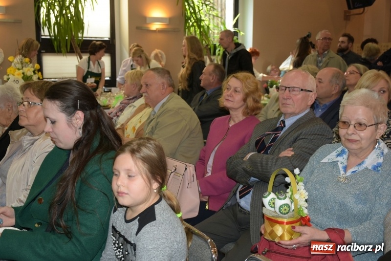Zdjęcie w galerii na portalu naszraciborz.pl: Na słodko i przy muzyce. Kiermasz w Tworkowie [FOTO i WIDEO] wiadomości z regionu