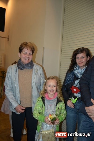 Zdjęcie w galerii na portalu naszraciborz.pl: Na słodko i przy muzyce. Kiermasz w Tworkowie [FOTO i WIDEO] wiadomości z regionu