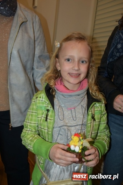 Zdjęcie w galerii na portalu naszraciborz.pl: Na słodko i przy muzyce. Kiermasz w Tworkowie [FOTO i WIDEO] wiadomości z regionu