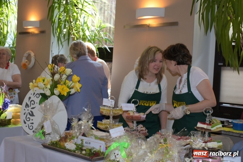 Zdjęcie w galerii na portalu naszraciborz.pl: Na słodko i przy muzyce. Kiermasz w Tworkowie [FOTO i WIDEO] wiadomości z regionu
